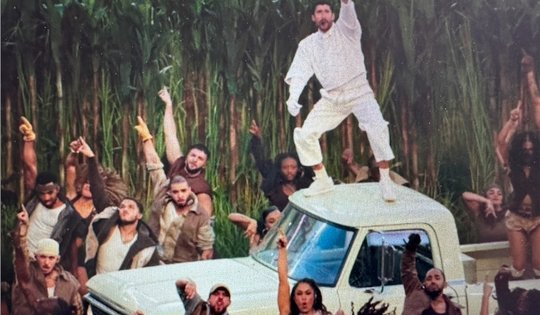 Bad Bunny während seines heiss diskutierten Auftritts in der Halbzeit-Show... (Bild: Screenshot)