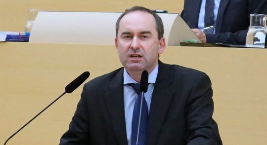 Der stellvertretende bayerische Ministerpräsident Hubert Aiwanger soll laut der «Süddeutschen Zeitung» ein antisemtisches Flugblatt verfasst haben... (Bild: © wikiepdia)