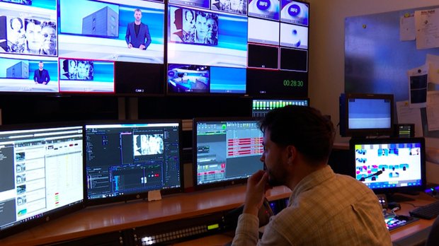 Stirnrunzeln in den Studioräumen von TeleBielingue: Nun eilt die Bieler Stadtregierung dem bisherigen Konzessionär zu Hilfe... (Bild © TeleBielingue)