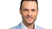Patrick Hässig, Ex-Moderator des Schawinski-Senders Radio 24, stellt das Urteil des Bundesverwaltungsgerichts infrage... (Bild: parlament.ch)