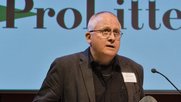 Keller ist Journalist, Autor und Historiker