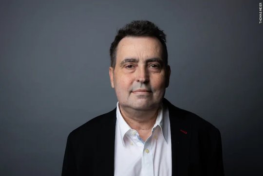 Peter Padrutt ist 1963 in Chur geboren. Über das Theaterspielen und die Welt der Kunst fand er beim «Blick» in die Welt des populären Kultur-Journalismus...          (Bild: Blick)  