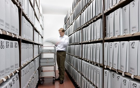 Ausser Spesen nichts gewesen: Trotz zweier Anläufe und mehrjähriger Evaluationszeit schafft der Bund kein zentrales Dokumentenregister. (Bild © Schweiz. Bundesarchiv)