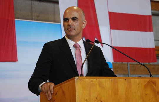Die beschuldigte Person hat 100‘000 Franken von Bundesrat Alain Berset verlangt (Bild: CC, Pater McFly)