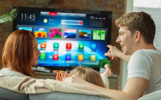Einzig die jungen Erwachsenen (bis 29 Jahren) gaben an, mehr Zeit mit vernetztem Fernsehen als mit dem klassischen zu verbringen. (Bild © Goldbach)