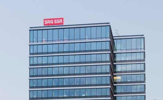 «Ein gesundes Arbeitsumfeld ohne Dominanz, insbesondere männliche Dominanz», wünscht sich eine SRG-Mitarbeiterin. (Bild © SRG) 