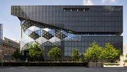 Noch sind die Vorwürfe nicht so glasklar durchschaubar, wie die Fassaden bei Axel Springer in Berlin...                (Bild: Axel Springer)